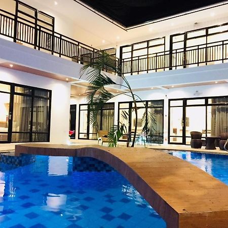 White Breeze Palawan Boutique Hotel Puerto Princesa Exterior foto